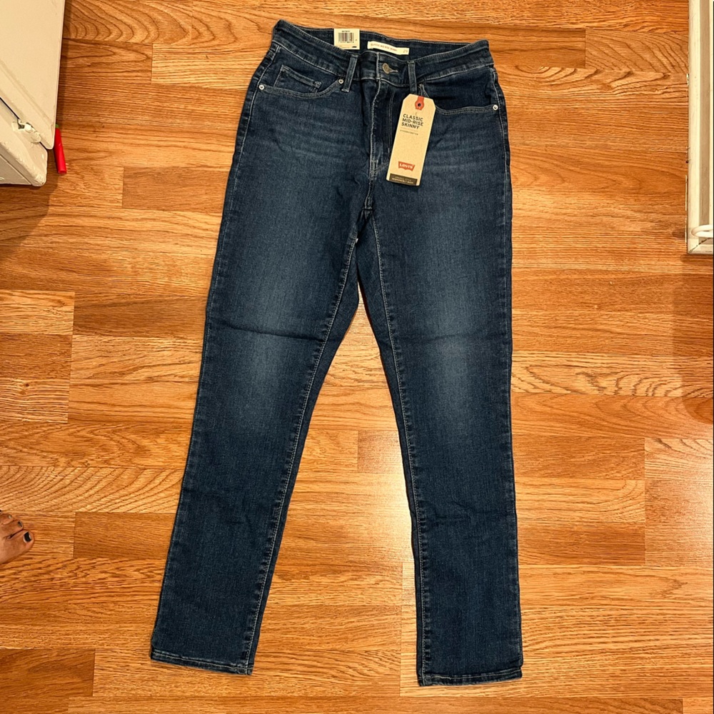 Levis Mid rise skinny jeans sz 29